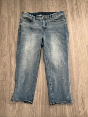 NYDJ Lift Tuck Women’s Size 10 Light Wash Cropped Capri Jeans Ankle Slit Stretch